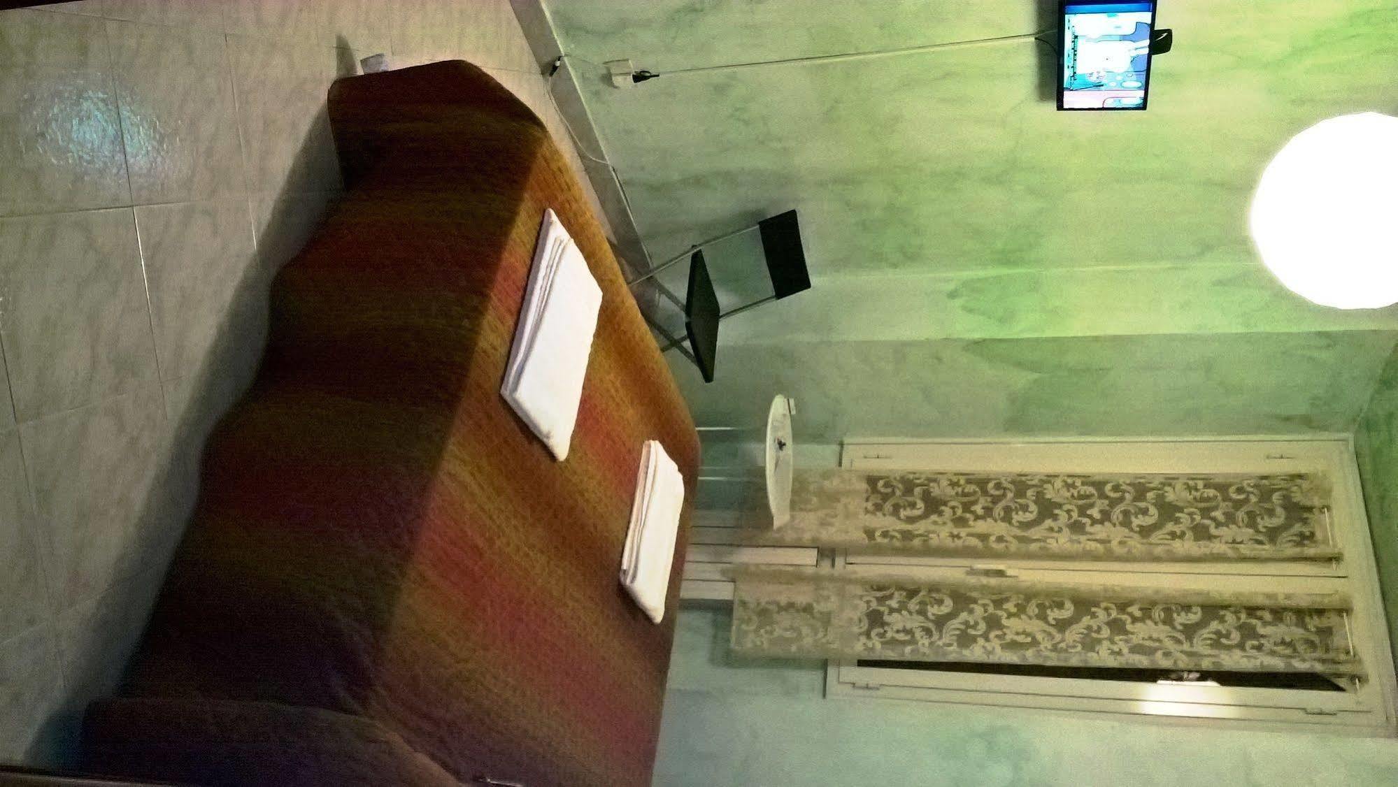 Gigi Holiday Rooms Рим Экстерьер фото