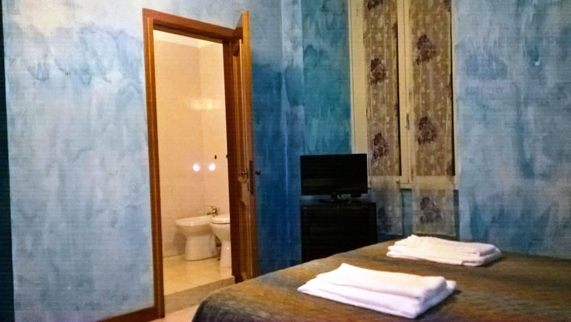 Gigi Holiday Rooms Рим Экстерьер фото